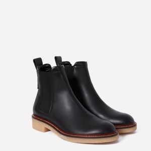 Everlane Chelsea boots